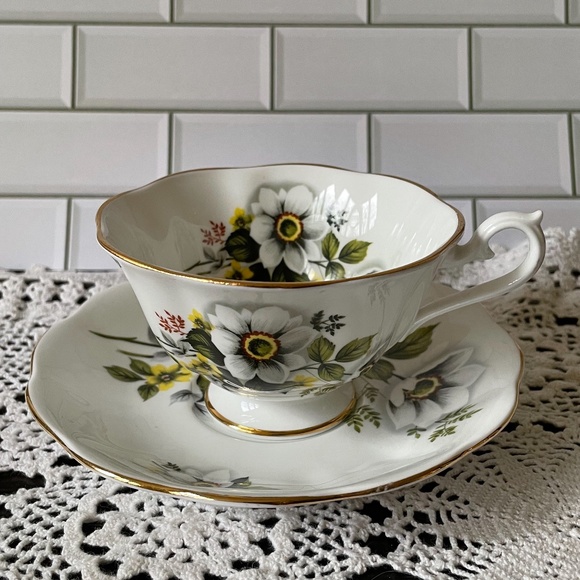 Royal Albert Tea Cup and Saucer White Dogwood Yellow Flower and green leave Bone - Picture 1 of 12
